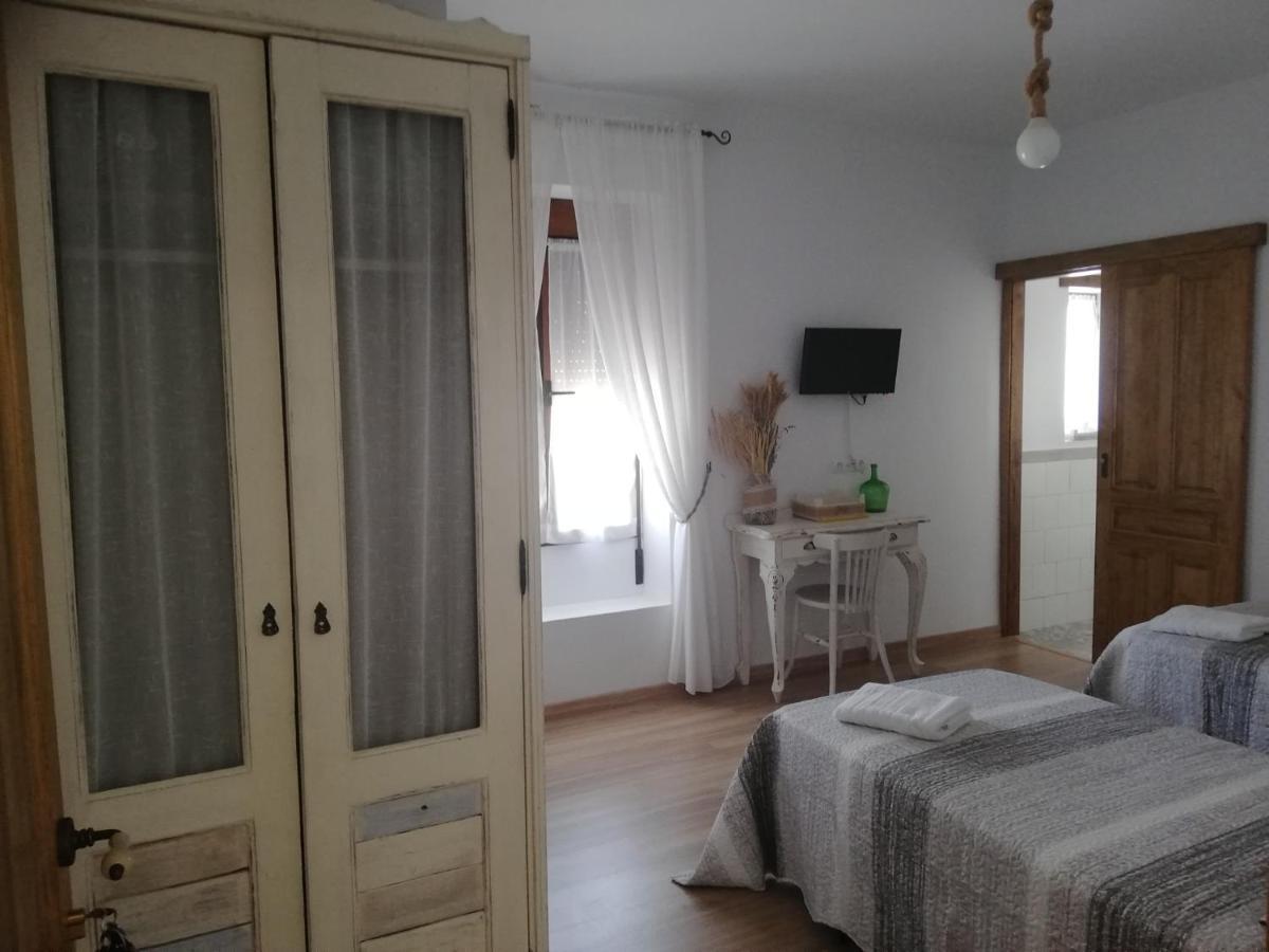 Hostal El Lugar De La Mancha Argamasilla de Alba Exterior foto