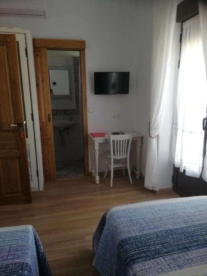 Hostal El Lugar De La Mancha Argamasilla de Alba Exterior foto